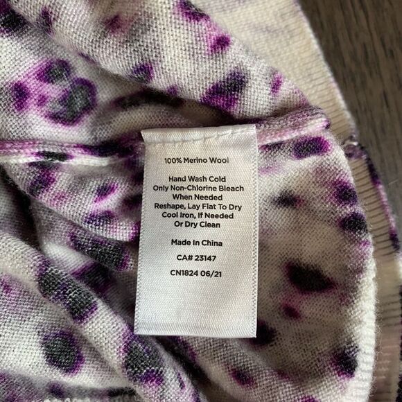 Talbots Womens Petite Medium Merino Wool Sweater Top Purple Leopard Long Sleeve - Picture 4 of 7